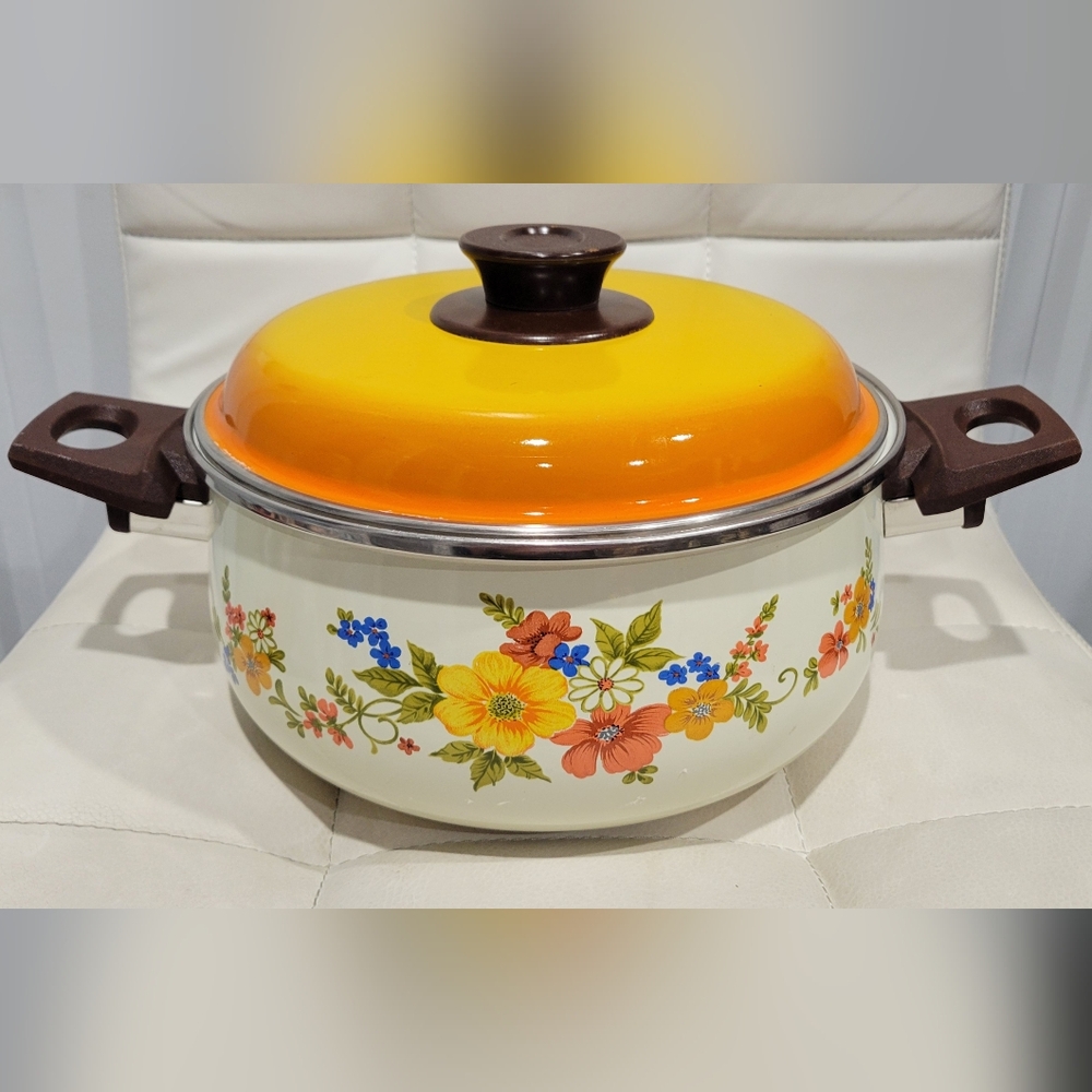 Vintage JMP "Sweet Flowers" 60s/70s Enamelware Dutch Oven/Stew Pot